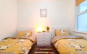 Deluxe Private Room In Manor Park